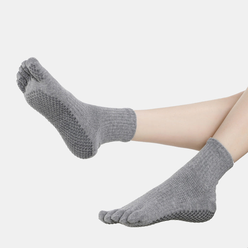 Split-toe yoga socks improve balance and toe mobility during workouts