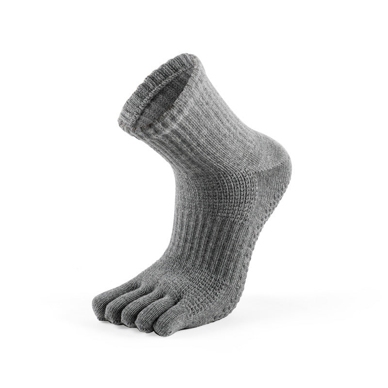 Silicone grip dots on men’s gray five-toe ankle socks