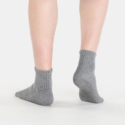 Soft and breathable ankle-length grip socks made from combed cotton