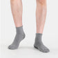 Ankle-length five-toe grip socks for men with breathable cotton and arch support